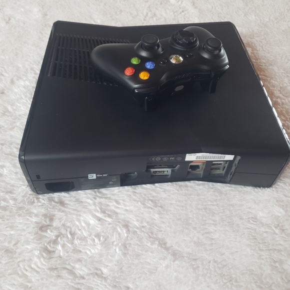 Xbox 360 - Picture 2 of 3